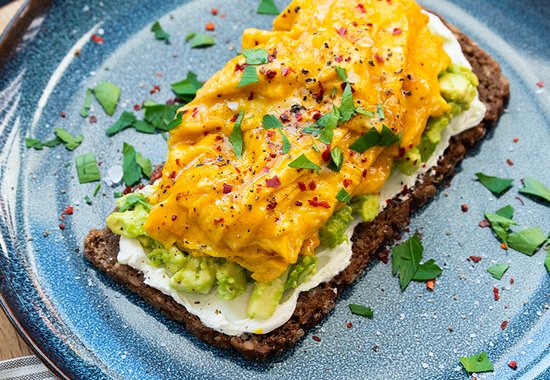 Scrambled Avocado Stulle