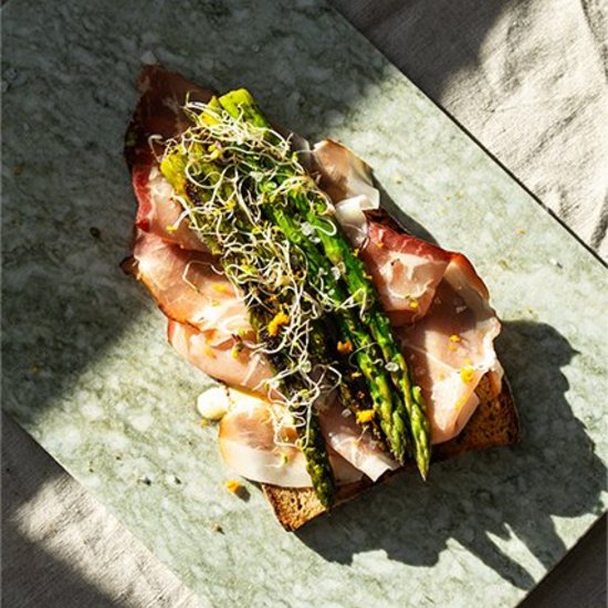 Spargel-Stulle mit Räucherschinken & Hollandaise