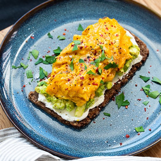 Scrambled Avocado Stulle 