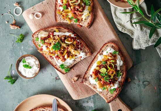 Speck-Lauch-Schmand Stulle