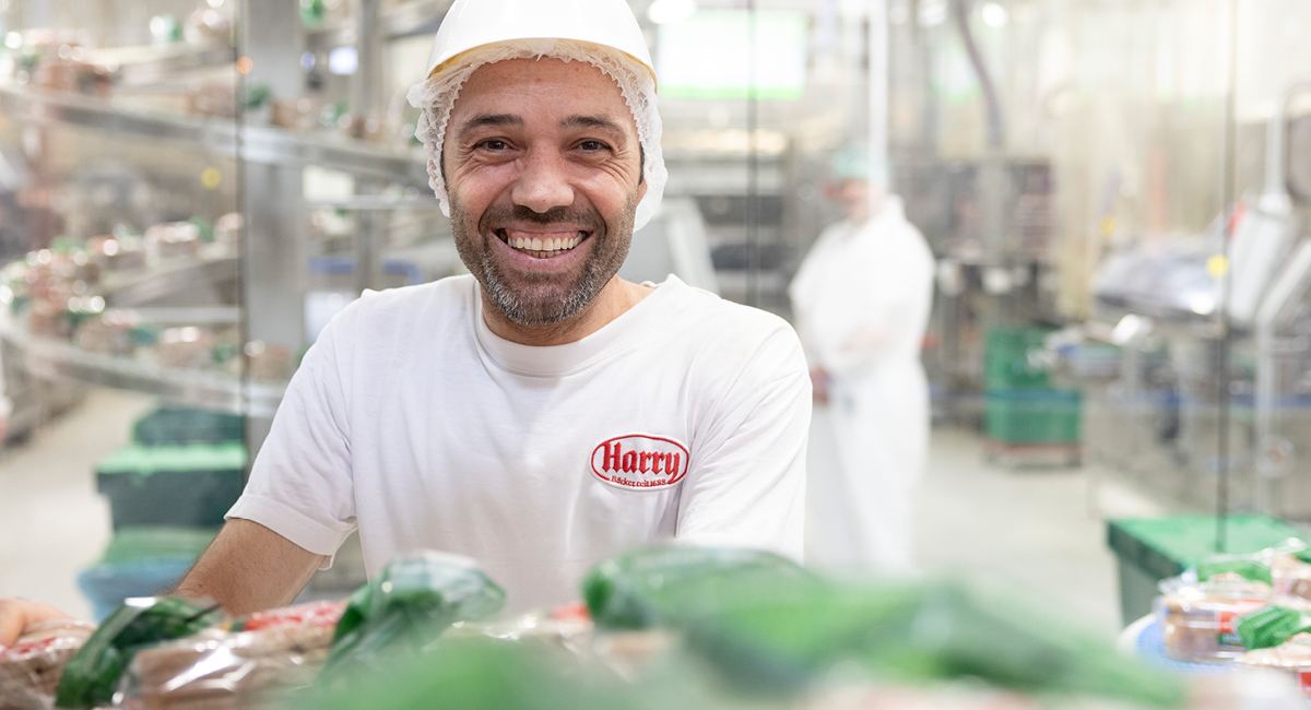 Harry Mitarbeiter in der Produktion